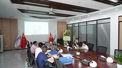 Cuir isteach saineolaí cigireachta cáilíochta na hinnealtóireachta Vijay chui...